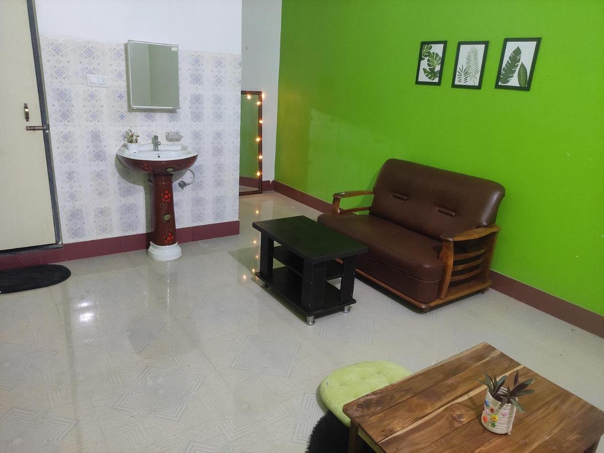 Aashna Apartment *